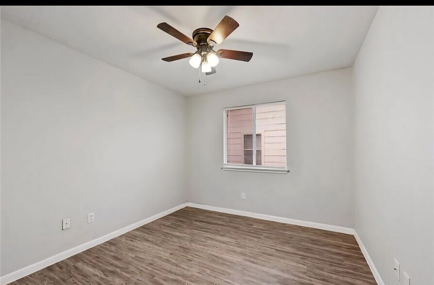 Building Photo - 4318 Spring Garden Dr