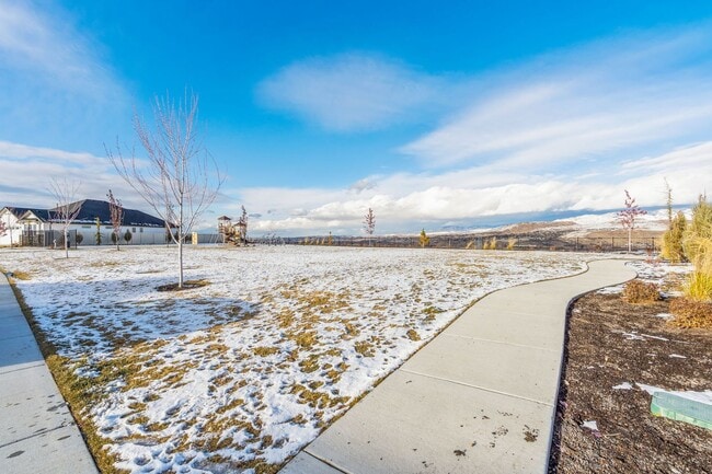 Building Photo - Beautiful 4bd/2.5ba Home in the Moxie Ridge Community!