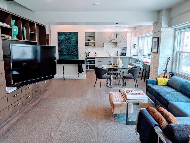 Primary Photo - 121 S Jackson St