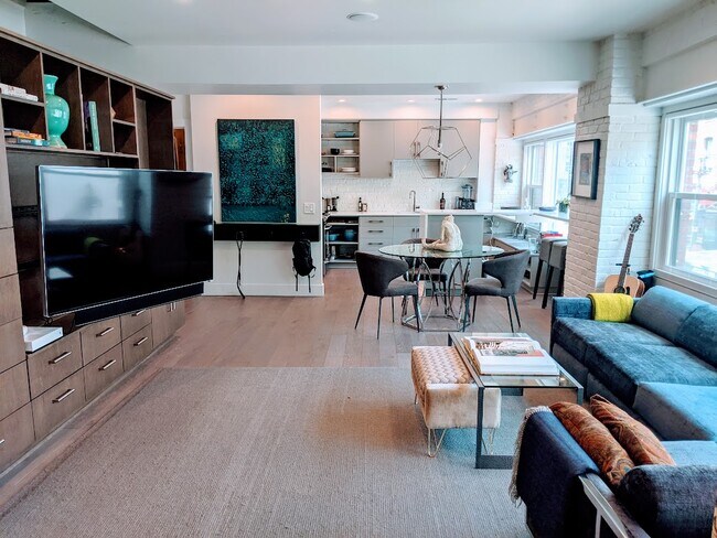 Building Photo - 121 S Jackson St