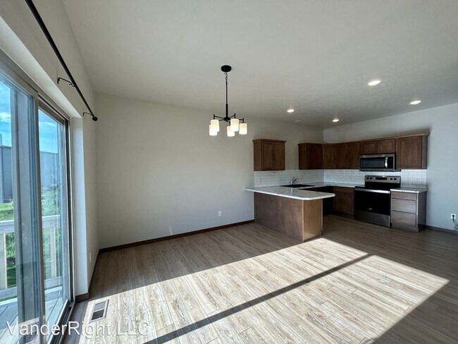 Building Photo - 4 br, 3.5 bath House - 3701 E Siasconset Pl