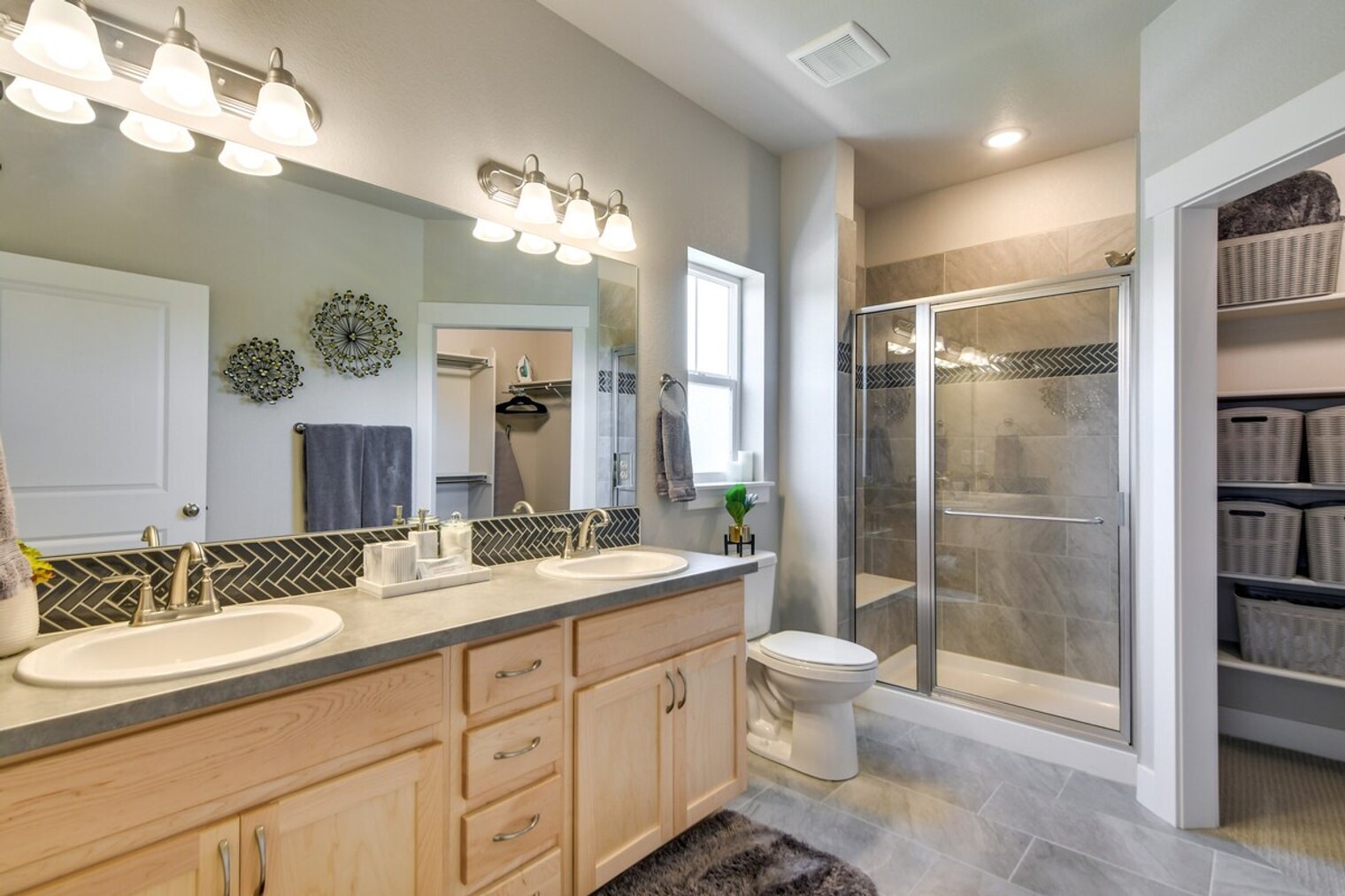 Building Photo - 4622 Hahns Peak Dr