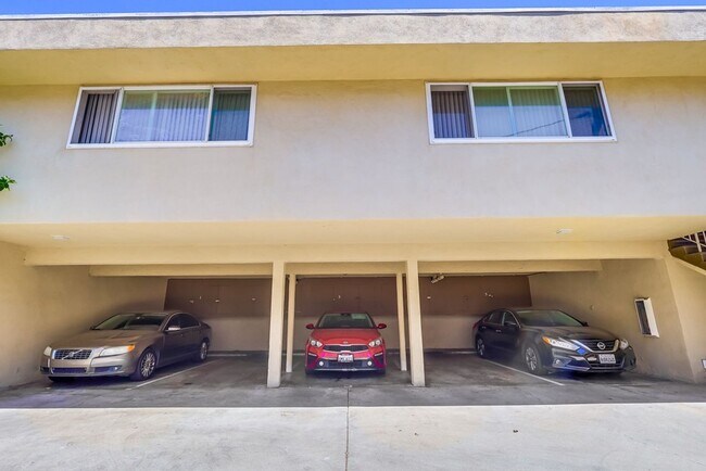 Building Photo - 536 S Flower St