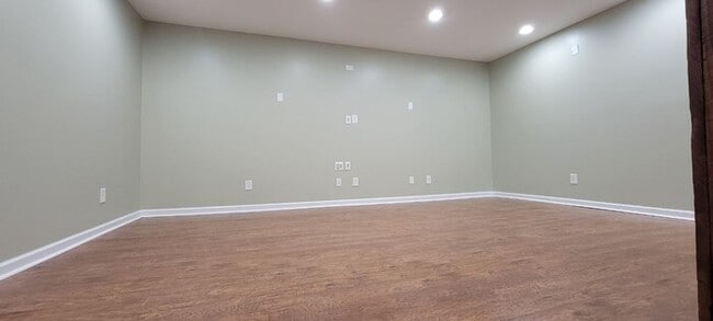 Building Photo - 6141 Blue Ash Dr