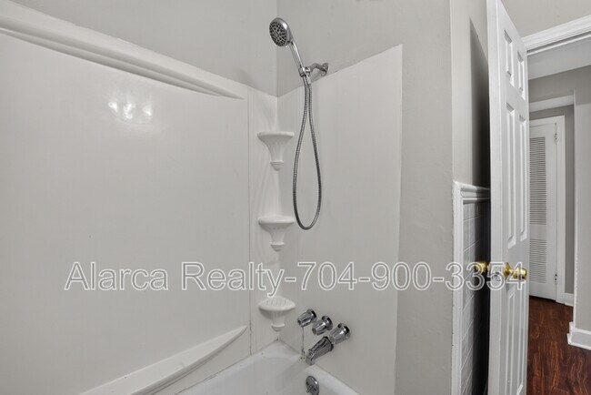 Building Photo - 1007 Green Cir Dr