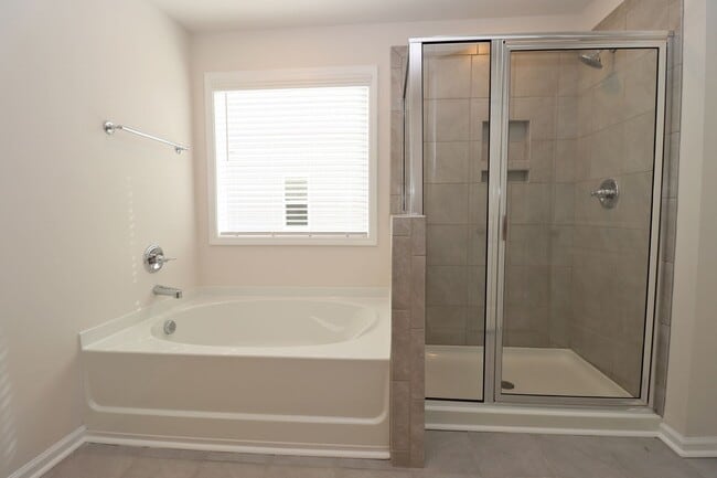 Building Photo - Spacious 3BR Home with Community Pool!