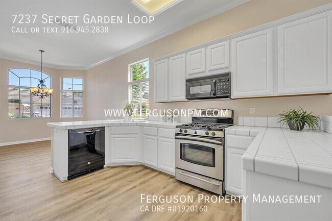 Building Photo - 7237 Secret Garden Loop