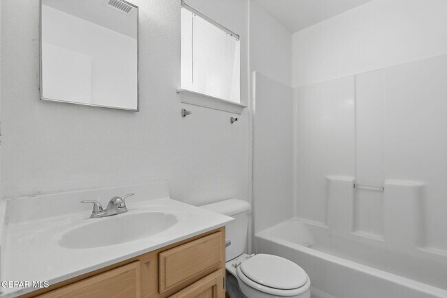 Building Photo - 3413 Yellow Rose St