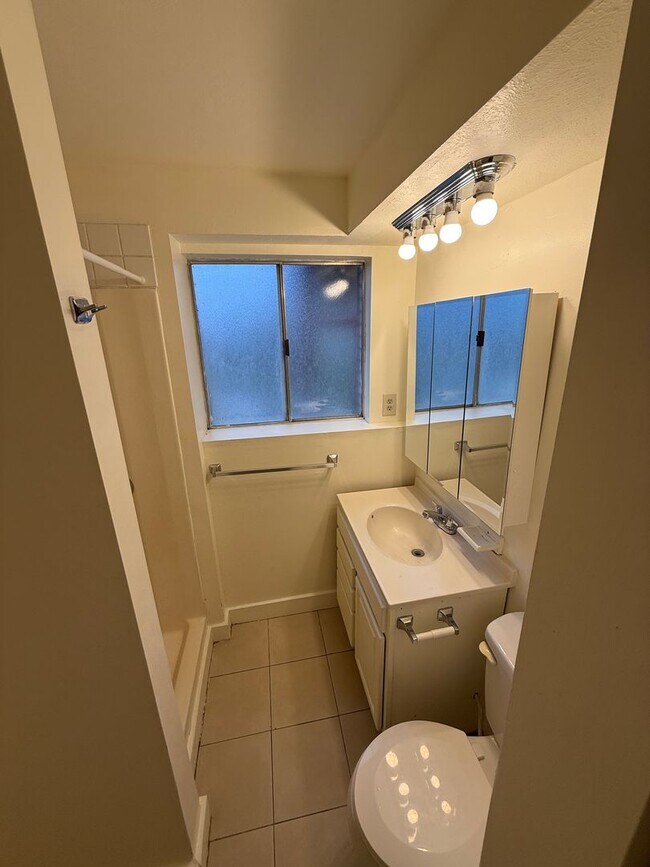 Building Photo - Single-Family Home In West Valley--Includes Fenced Yard!