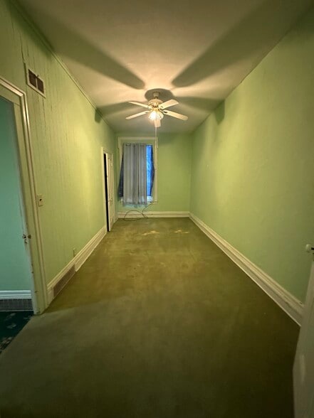 Building Photo - 926 Diamond Park