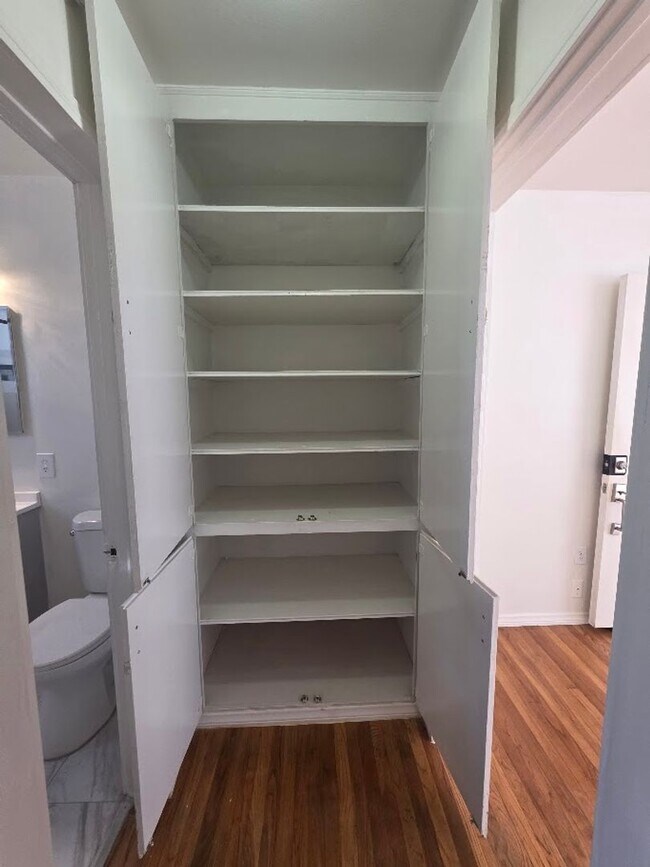 Building Photo - 1 BD 1 BA CONDO IN DOWNTOWN LONG BEACH