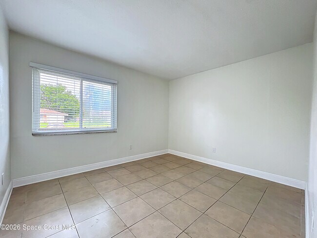 Building Photo - 1399 Mariposa Dr NE