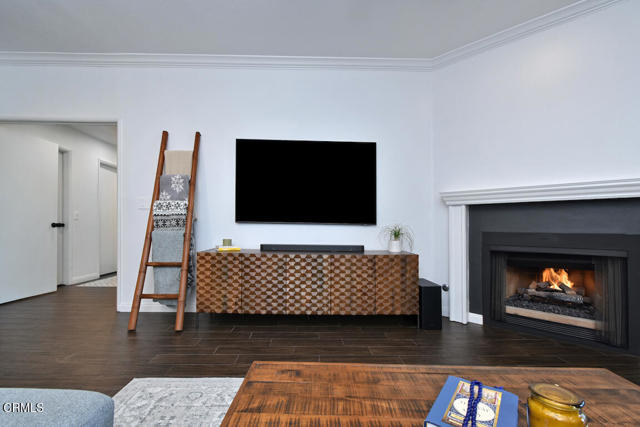 Building Photo - 5534 Encino Ave