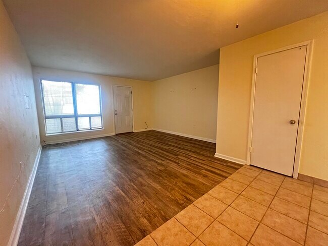 Building Photo - 3720 Rock Brook Dr