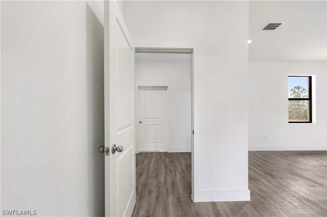 Building Photo - 1217 Cellini St E