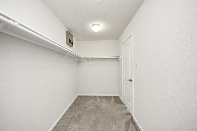 Building Photo - 3302 Regal Park Ln