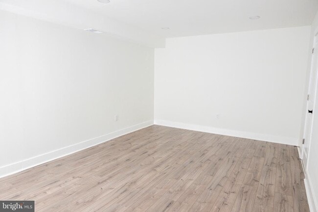 Building Photo - 2201 Strahle St