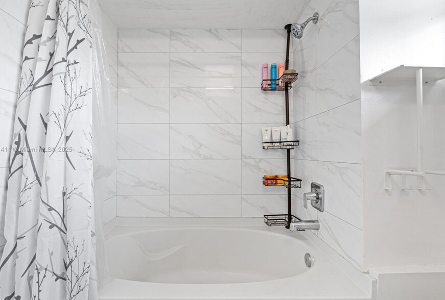 Building Photo - 8351 SW 39th Ct