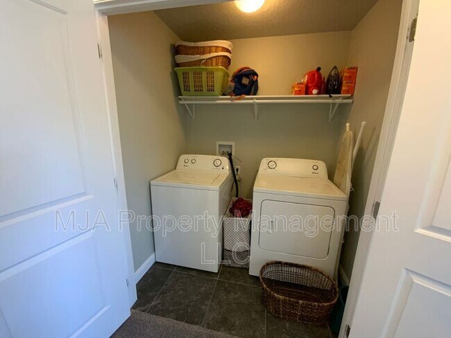 Building Photo - 5549 Dornton Ct