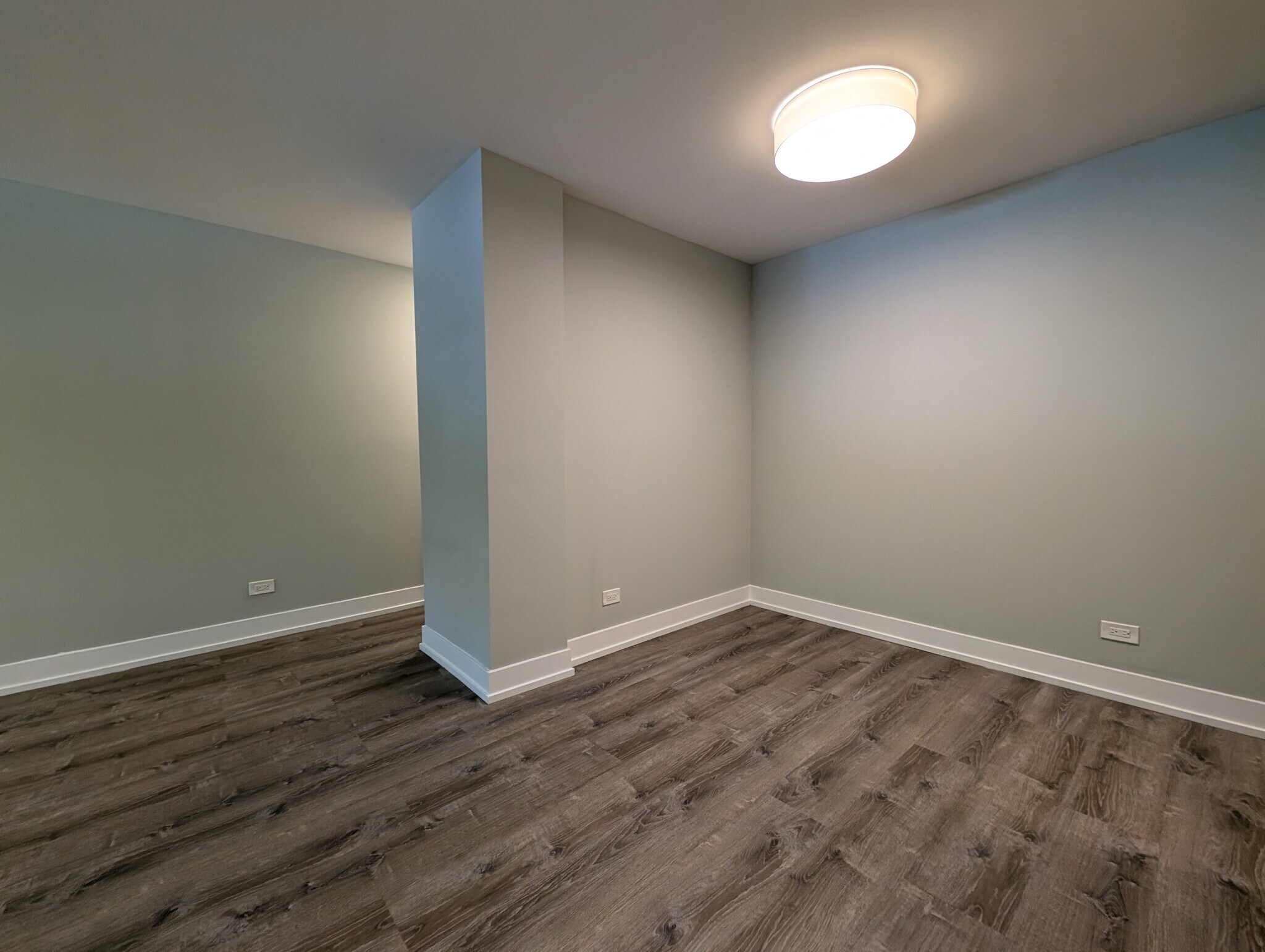 Building Photo - 511 W Barry Ave