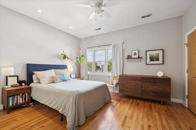 Building Photo - 2455 W Ohio St