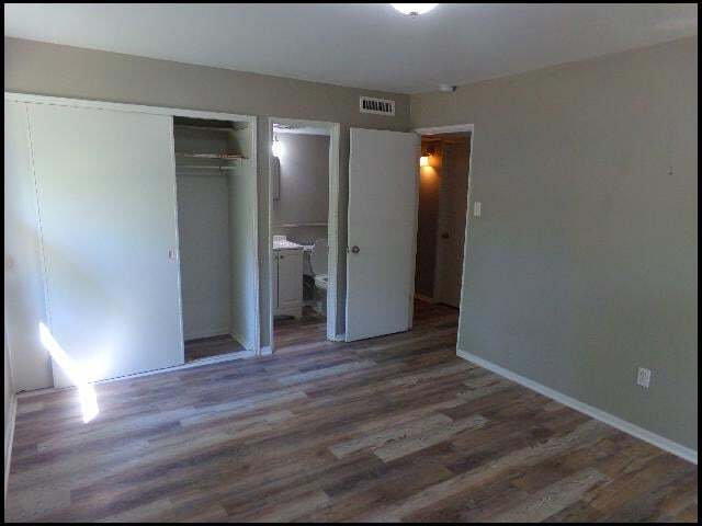 Building Photo - 3 N Meadowcliff Cir