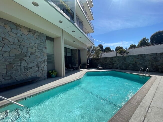 Building Photo - 1050 N Point St