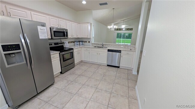 Building Photo - 856 W Silver Meadow Loop