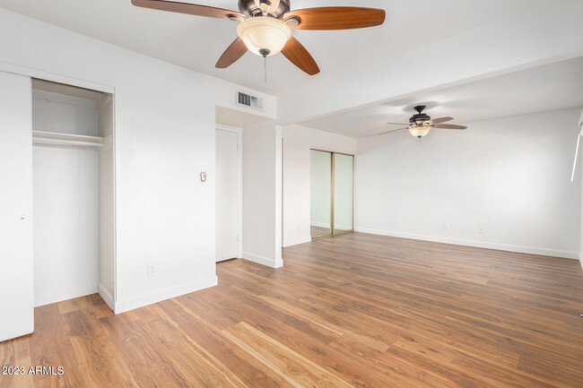 Building Photo - 2439 E Dahlia Dr