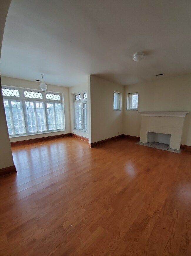 Building Photo - 308 Laurel St