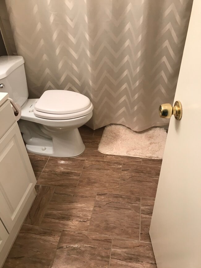 Building Photo - 5200 Hilltop Dr