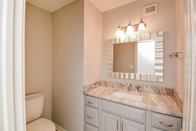 Building Photo - 9400 Doliver Dr