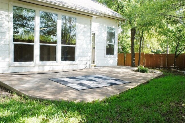 Building Photo - 13632 Campesina Dr