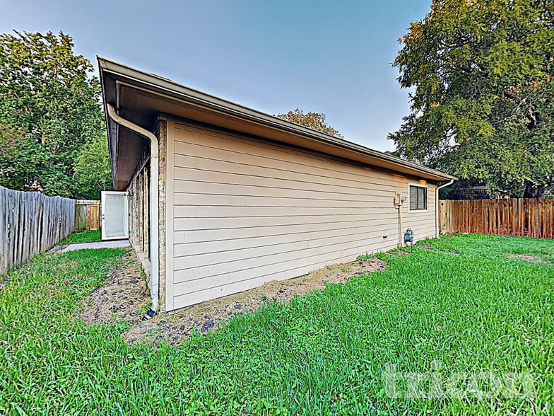 Building Photo - 535 Shady Brook Dr