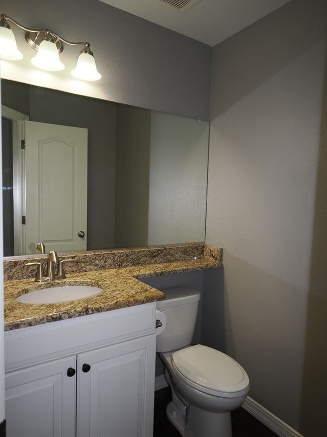 Building Photo - 5 Bedroom Home with AC in Cordera!