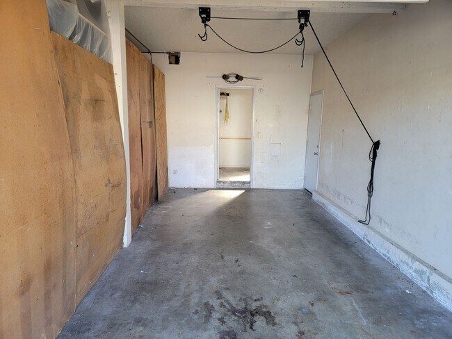 Building Photo - Avenida Aragon