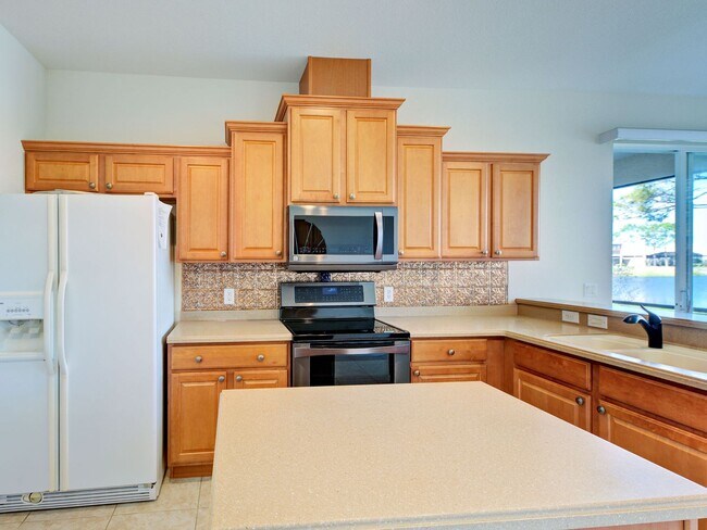 Building Photo - 3BD/2BA/3 Car Garage in Stoneybrook