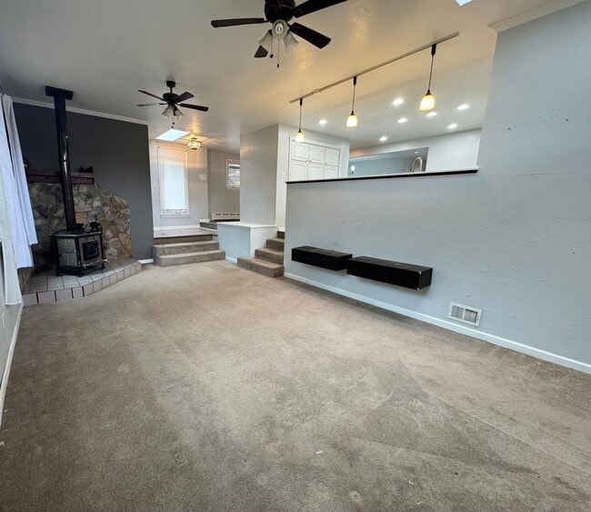 Building Photo - Spacious Private Oasis - 3 Bedroom 2 Bathroom House in Green Tree!