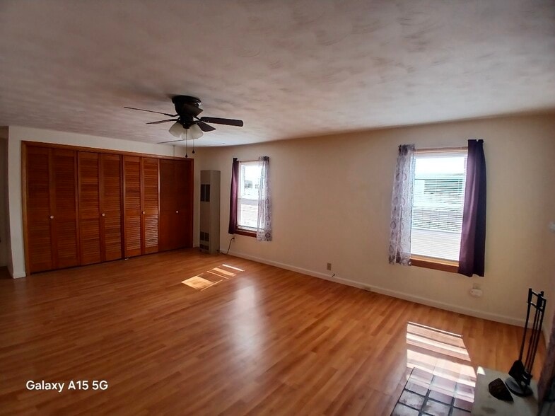 Building Photo - 304 Marshall St