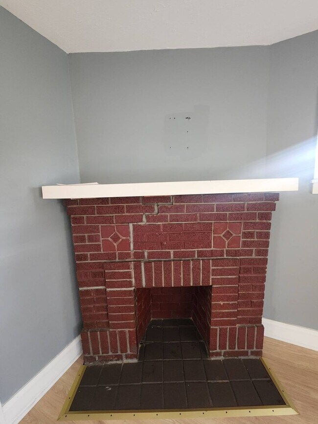 Building Photo - 13617 Glenside Rd