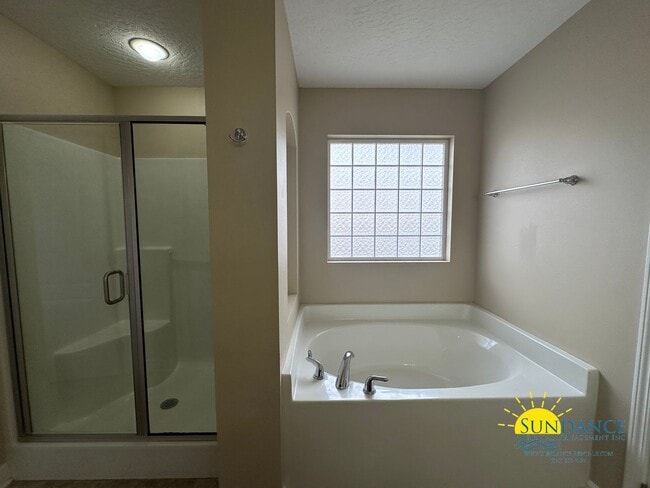 Building Photo - Spacious 3 Bedroom Home in Mary Esther!