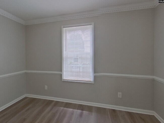 Building Photo - 337 Montclaire Ln