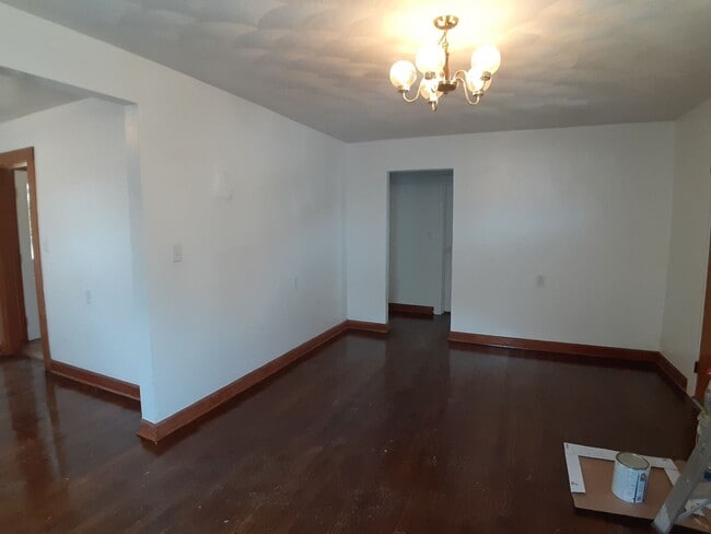 Building Photo - Radford, 2 BR / 1 BA, Available