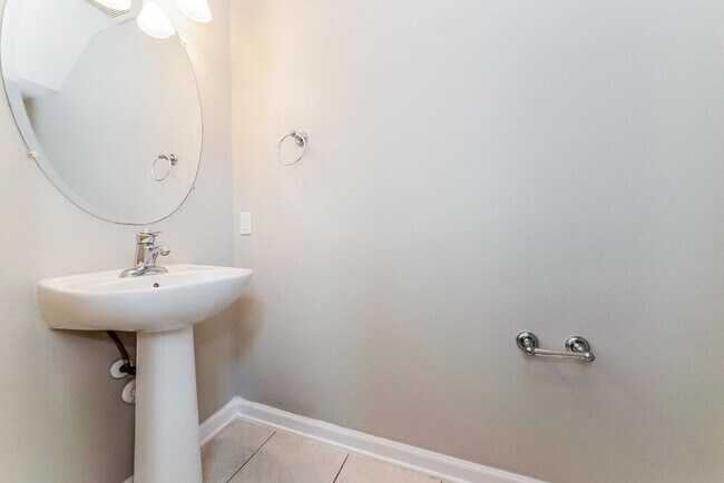 Building Photo - 5810 100th Ave E