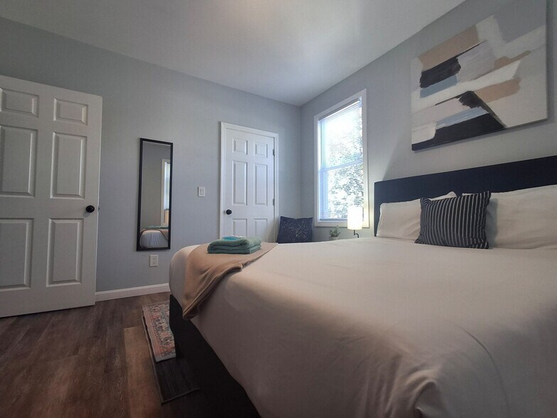 Building Photo - 474 Manton Ave