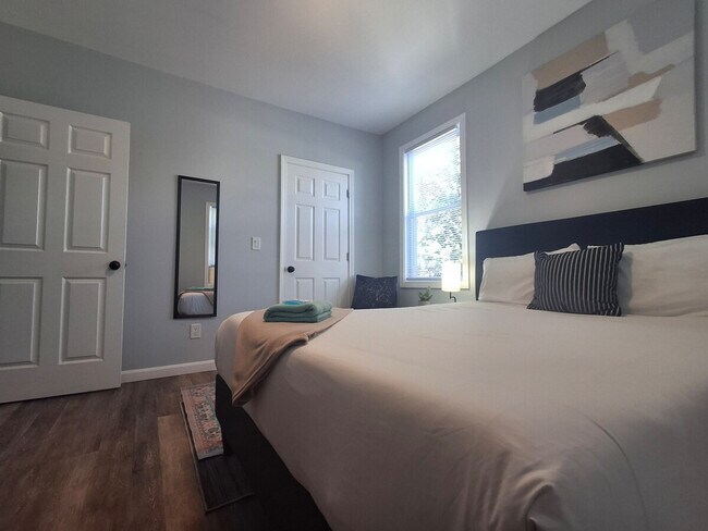 Building Photo - 474 Manton Ave