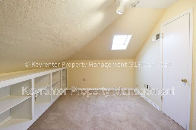 Building Photo - 3702 E 85th Pl