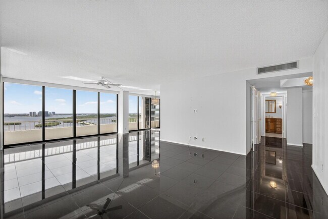 Building Photo - 5540 N Ocean Dr