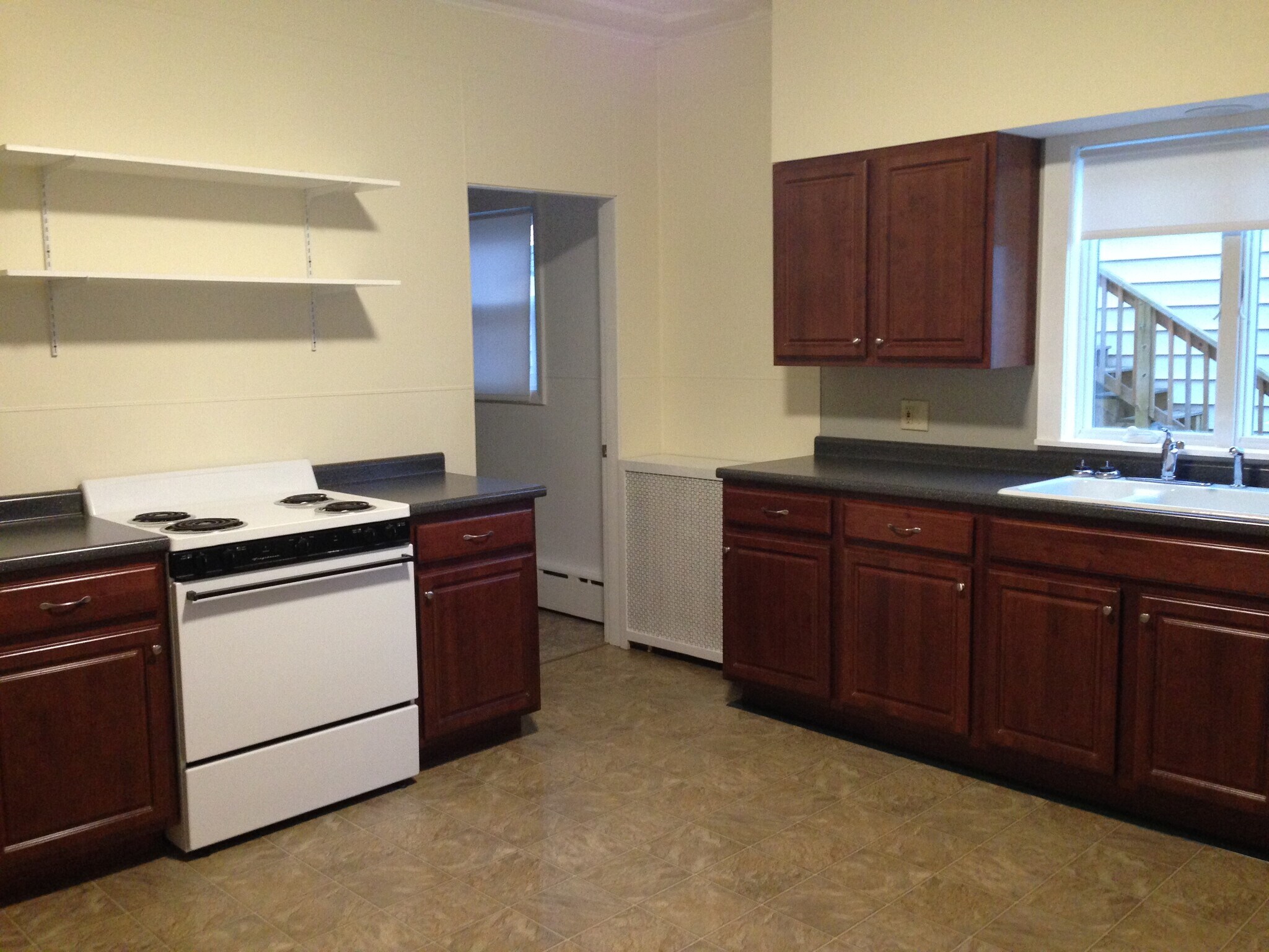 Building Photo - 39 Cook St