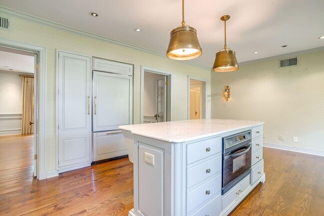 Building Photo - Prime Location- Classic 1936- 3 Bed, 3.5 Bath, Seconds from River Crest Country Club- 76107